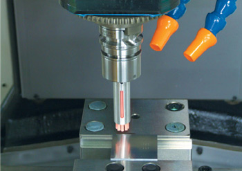 Принцип работы щетки в отверстии