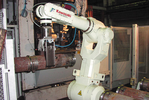 Промышленный робот для обслуживания обрабатывающего станка