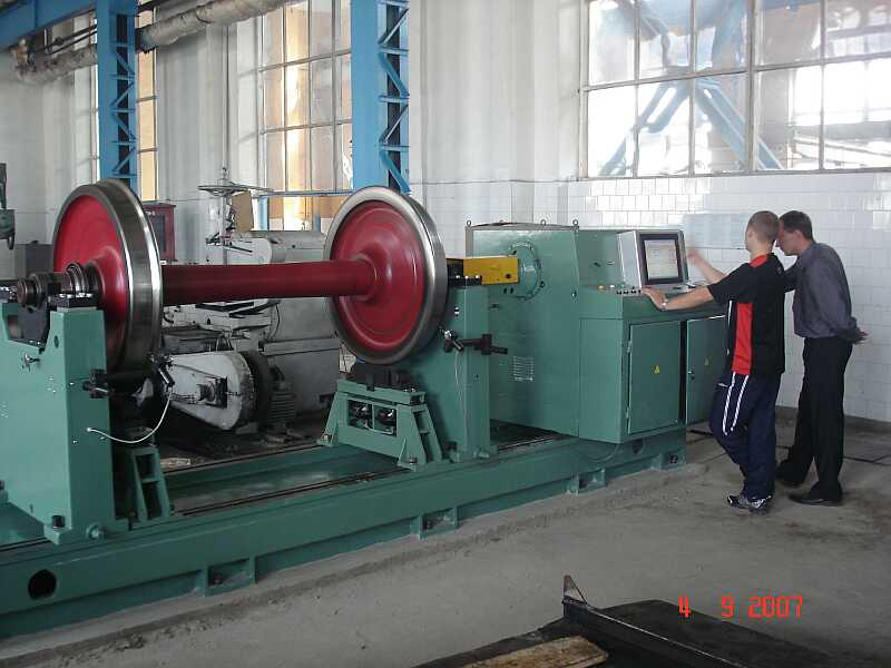 Станок для балансировки колесных пар подвижного состава железной дороги