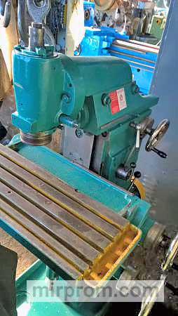 Универсально-фрезерный станок модели УФ-200. (6В75)