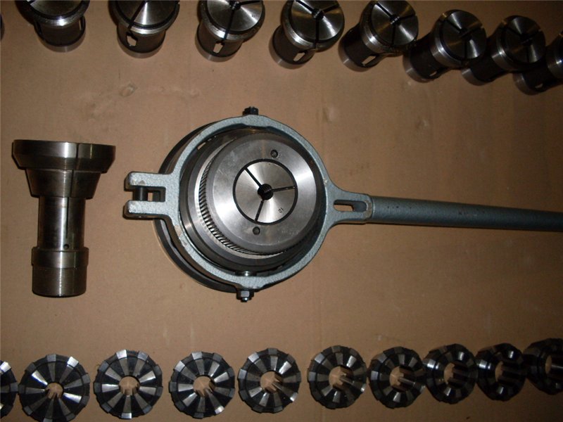 Цанговый патрон SSF 40/6 с 2 комплектами цанг от 4 до 41 мм.