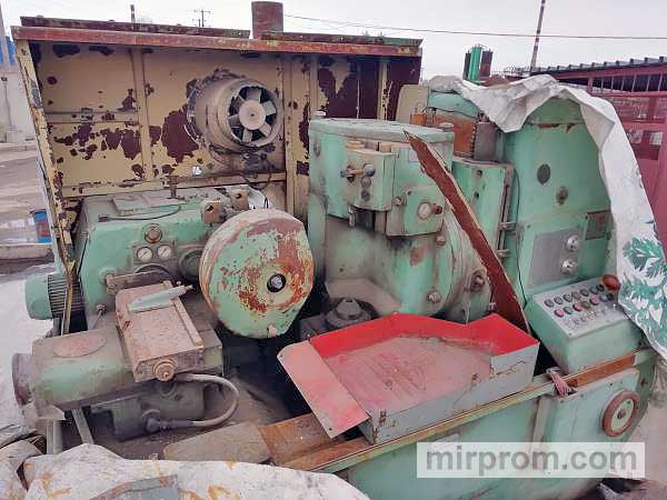 Полуавтомат зубошлифовальный 5В833