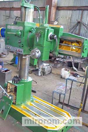 Продаются Радиально-сверлильный 2Л554Ф1