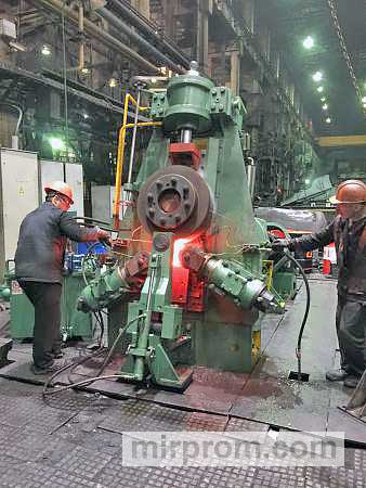 Прокатный стан для производства муфт трубов