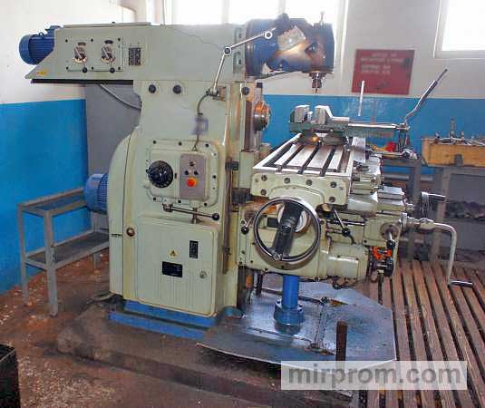 Широкоуниверсальный фрезерный станок аналог 6р82ш,6р83ш Китай