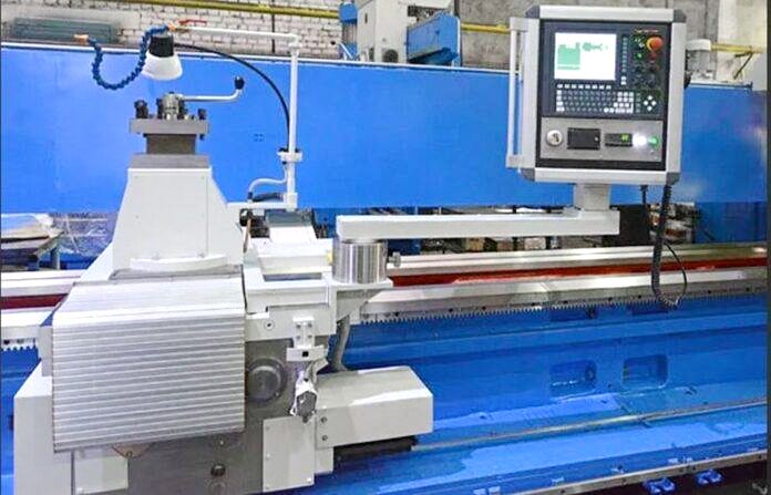 Завод «Янтарь» установил два новых станка отечественного производства