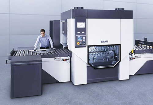 Гидравлический листоправильный станок FlatMaster в работе с системой автоматической регулировки