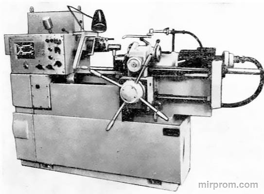 Станок токарно-револьверный 1Д325
