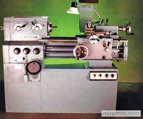 Станок токарно-винторезный высокой точности с УЦИ 1ИС611В