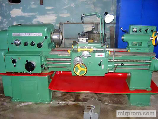 Станок токарно-винторезный универсальный