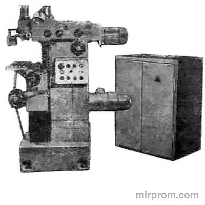 Станок фрезерный широкоуниверсальный инструментальный 67К16В