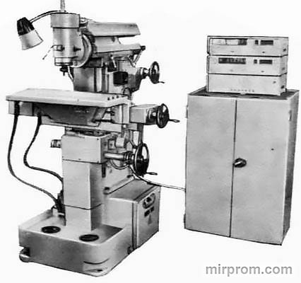 Станок широкоуниверсальный инструментальный фрезерный 675П