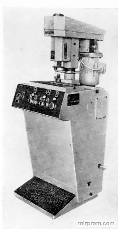 Станок вертикальный резьбонарезной 2054М