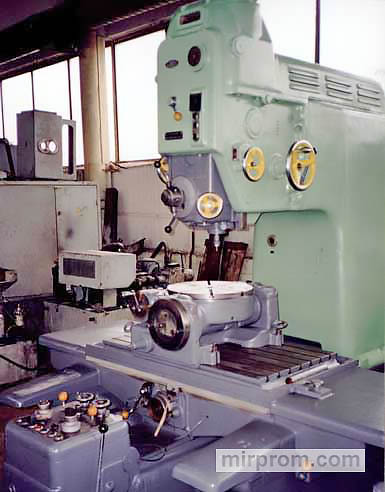 Станок тяжелый универсальный координатно-расточный 2450