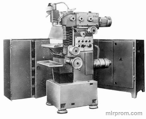 Станок широкоуниверсальный инструментальный фрезерный 6712П