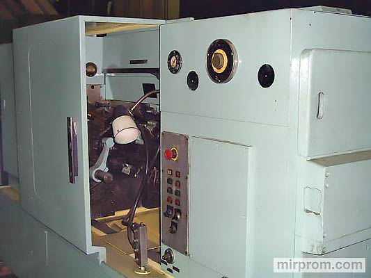 Станок токарно-винторезный с выемкой в станине 1В62ГА