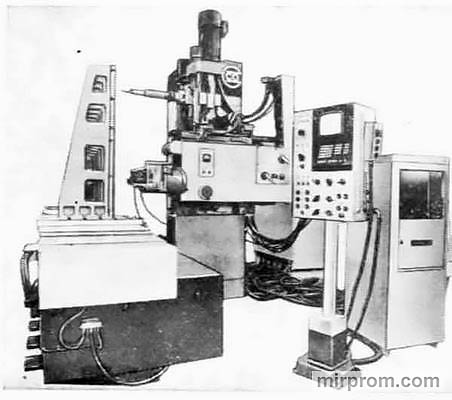 Станок специальный горизонтально-расточный с автоматической сменой инструмента ЛР543МФ4