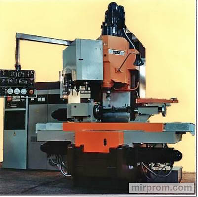 Центр обрабатывающий с автоматической сменой инструмента и поворотным устройством