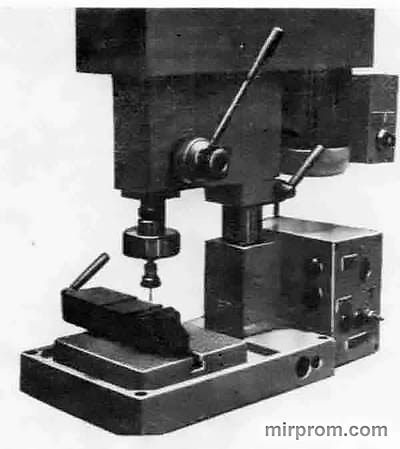 Станок одностоечный координатно-шлифовальный особо-высокой точности с цифровой индикацией 32М83СФ10