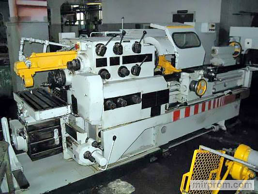 Центр вертикальный обрабатывабщий с ЧПУ ГДВ900