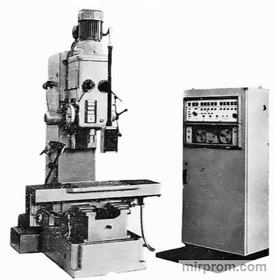 Станок вертикально-сверлильный с ЧПУ 2К135Ф2