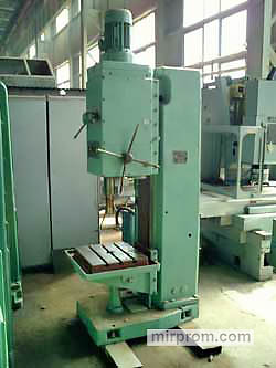 Станок вертикально-сверлильный с плавающим столом 2Н135-1