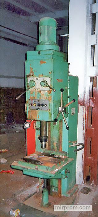 Станок вертикально-сверлильный 2С135