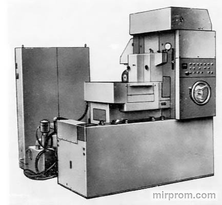 Станок плоскошлифовальный с круглым магнитным столом и горизонтальным шпинделем 3Д740В