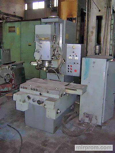 Станок круглошлифовальный универсальный особо высокой точности ЛЗ-269Ф2