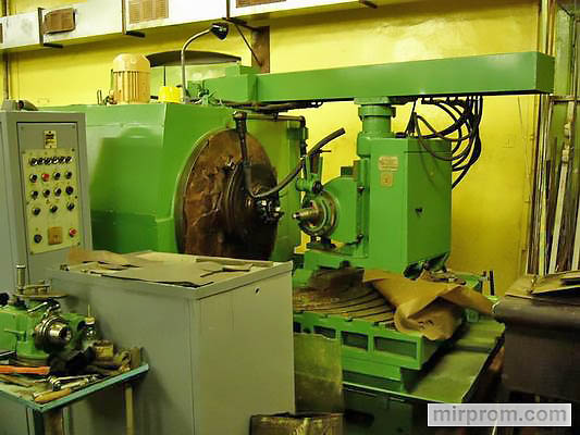 Полуавтомат зуборезный для конических колес с круговыми зубьями 5С273