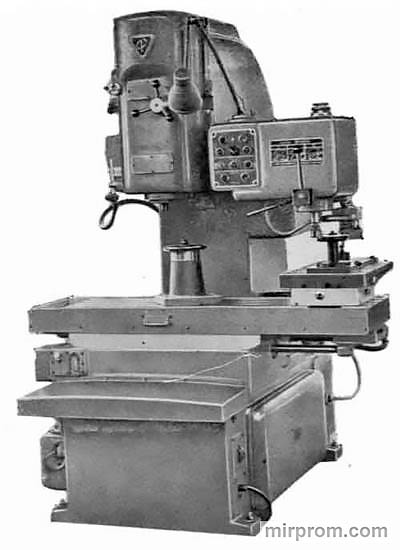 Станок вертикальный консольно-фрезерный 6Т13