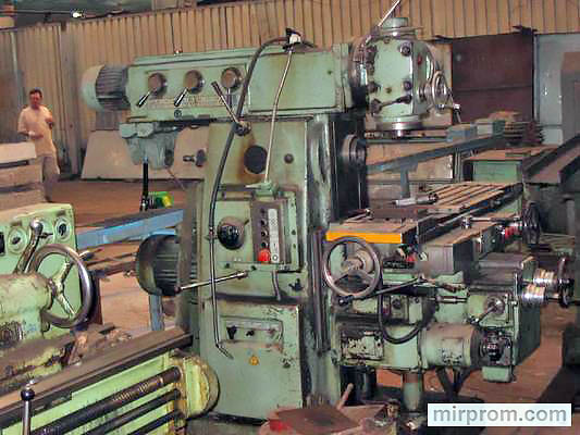 Станок широкоуниверсальный инструментальный 6А75В