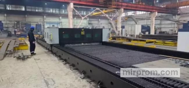 Автоматический портальный комплекс лазерного раскроя листовой стали в цехе металлообработки