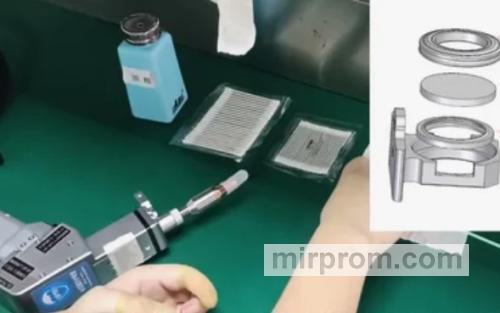 Извлечение картриджа защитного стекла из лазерной головки