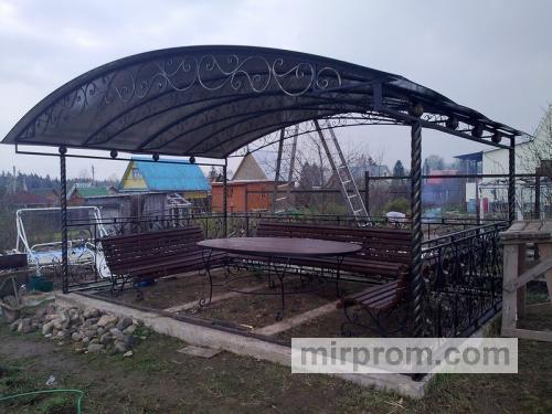 красивая беседка из металла