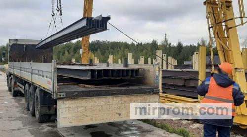 Погрузка двутавровых балок краном