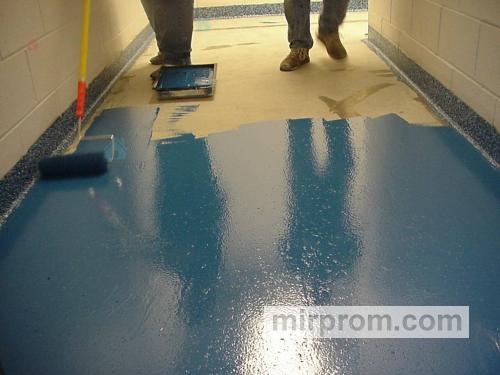 покраска бетонного пола краской бетоксил валиком