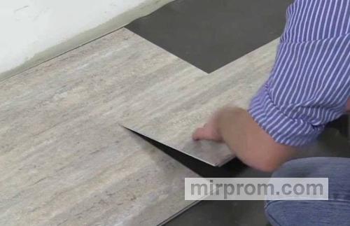 Сравнение замкового и клеевого кварц-винила в разрезе