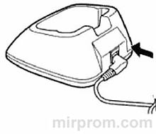 Зарядное устройство Kenwood с подключённым сетевым адаптером