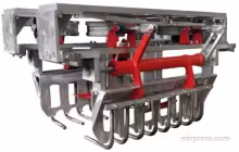 Клещевой захват для укладки мешков на поддоны промышленным роботом