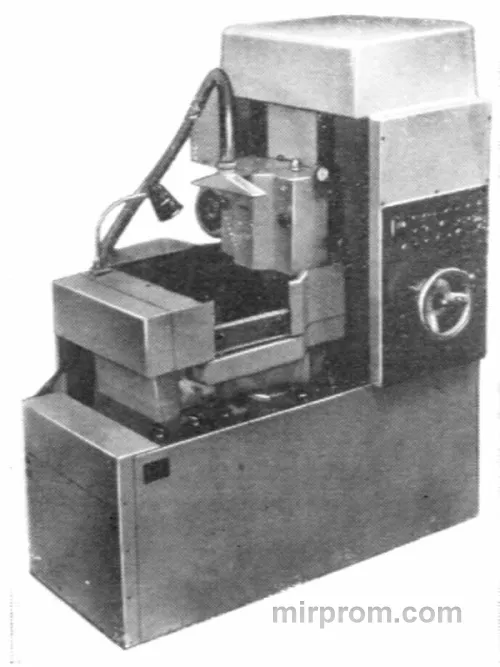 Полуавтомат плоскошлифовальный с круглым магнитным столом и горизонтальным шпинделем 3П741