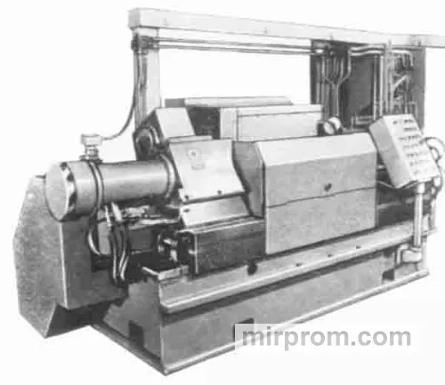 Полуавтомат токарный для обработки распределительных валов МК8942