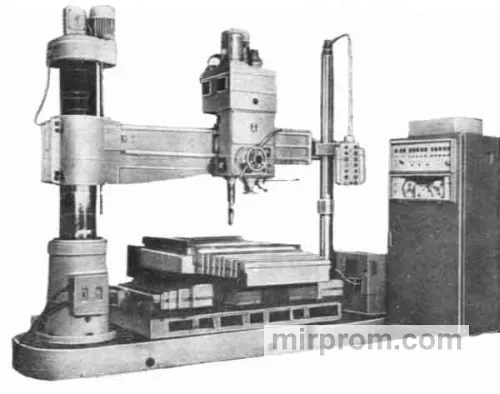 Станок радиально-сверлильный 2М58-1