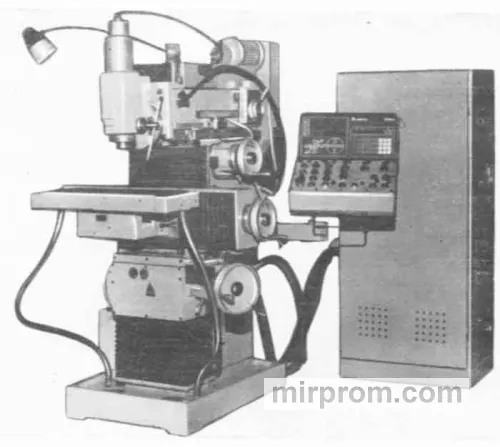 Станок широкоуниверсальный инструментальный фрезерный с УЦИ 67К20ВФ1