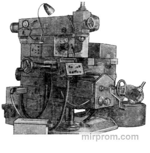 Станок широкоуниверсальный консольно-фрезерный 6К82Ш